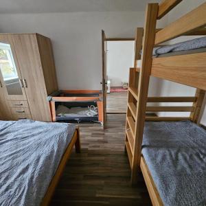Postel nebo postele na pokoji v ubytování Farma u lesa