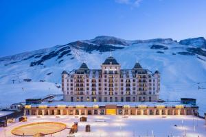 Nespecifikovaný výhled na hory nebo výhled na hory při pohledu z hotelu