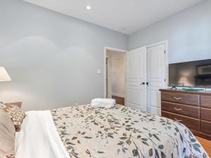 Postel nebo postele na pokoji v ubytování Condo-hôtel Le Champlain - Condo103 Bromont
