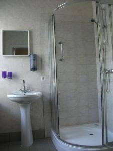 Koupelna v ubytování Daugavkrasti Hotel