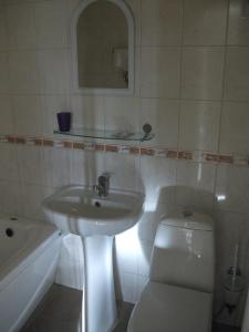 Koupelna v ubytování Daugavkrasti Hotel