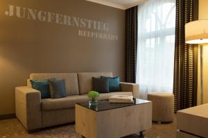 Posezení v ubytování Renaissance Hamburg Hotel