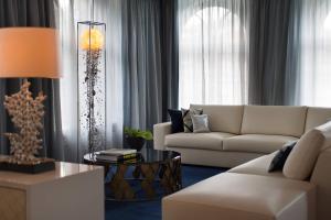 Posezení v ubytování Renaissance Hamburg Hotel