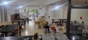 an empty restaurant with tables and chairs in a room at Hotel Toka do Skillo in Arujá