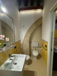 Bilik mandi di Agghiorna e Scura Rooms