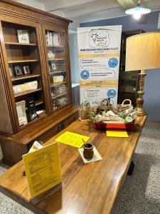 a table with a sign on top of it at Bardi al Riolo Betulla appt in Bardi