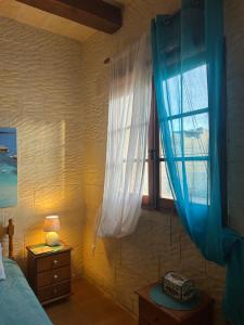 Postel nebo postele na pokoji v ubytování Gozo Sunset Farmhouse