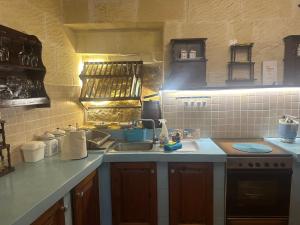Kuchyň nebo kuchyňský kout v ubytování Gozo Sunset Farmhouse