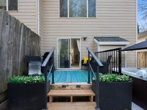 a backyard with a pool and a house at Twinberry Retreat - Meredith Lodging in Welches