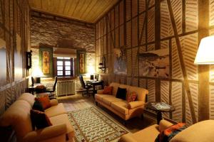 A seating area at Divan Cukurhan