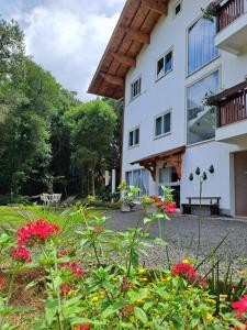 Κήπος έξω από το Villa Gruntal Hospedaria