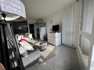 Televízia a/alebo spoločenská miestnosť v ubytovaní Au pied des pistes Côte 2000 - Le Balcon de Villard de Lans
