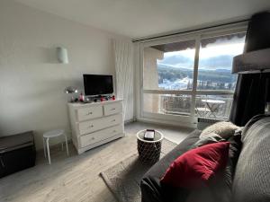 Televízia a/alebo spoločenská miestnosť v ubytovaní Au pied des pistes Côte 2000 - Le Balcon de Villard de Lans