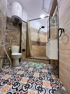 a bathroom with a toilet and a shower at studio au cœur d'Alger centre in Sidi MʼHamed +19 photos