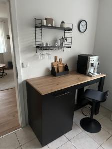 a office with a desk with a coffee maker on it at Apartment PfalzGlück in Dahn