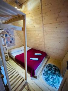 Postel nebo postele na pokoji v ubytování Wooden Huts In Mestia