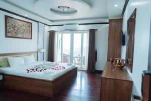 Postel nebo postele na pokoji v ubytování Vientiane Ruby Riverside Hotel