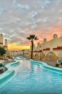 The swimming pool at or close to Luminoso apart Mareverde