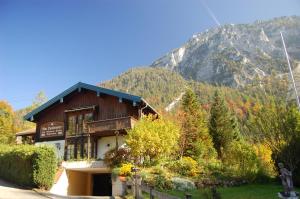 Nespecifikovaný výhled na hory nebo výhled na hory při pohledu z apartmánu + 2 fotografie