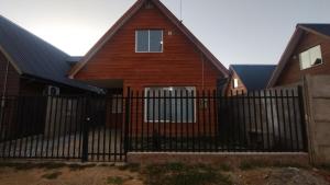 a fence in front of a house at arriendo casa independiente en Valdivia in Valdivia