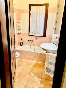 Koupelna v ubytování Casa Lala + 25 fotografií