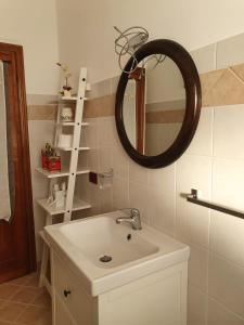 A bathroom at DUETERRE Room & Host