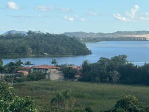 a view of a body of water with houses and trees at Rosa blue in Imbituba +1 photo