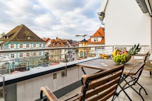 a balcony with a table with a bowl of fruit at Apartments zum roten Lamm- Bad Krozingen by living TIMELESS in Bad Krozingen