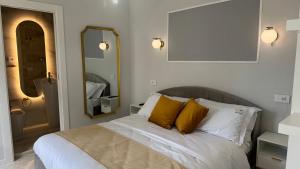 Postel nebo postele na pokoji v ubytování AC GOLD B&B Boutique Rooms & Suite