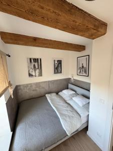 a bedroom with a large bed with two pillows at Apartament Centro 9 in Leszno