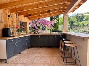 Kuchyň nebo kuchyňský kout v ubytování Maison privée style provençal