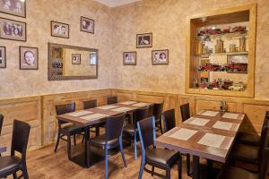Restaurace v ubytování Pension Ulrika - ubytování pod hradem Loket + 25 fotografií