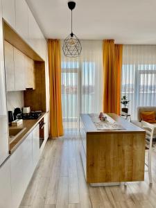 Η κουζίνα ή μικρή κουζίνα στο Patris Apartment Oradea +58 φωτογραφίες