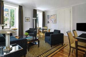 Μια τηλεόραση ή/και κέντρο ψυχαγωγίας στο Hotel Elephant Weimar, Autograph Collection