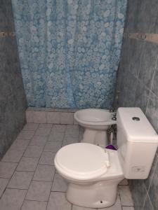 Et badeværelse på Complejo Extremo 4 + 7 billeder