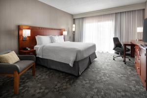Ліжко або ліжка в номері Courtyard by Marriott Boulder