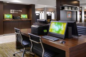 Телевізор і / або розважальний центр в Courtyard by Marriott Boulder