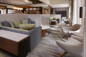 Зона вітальні в Courtyard by Marriott Boulder