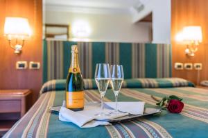 Nápoje v ubytování Raeli Hotel Luce