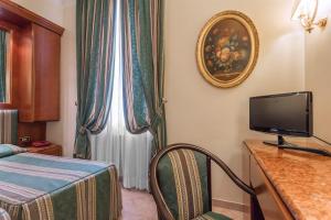 TV a/nebo společenská místnost v ubytování Raeli Hotel Luce