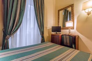 Postel nebo postele na pokoji v ubytování Raeli Hotel Luce