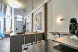 Η κουζίνα ή μικρή κουζίνα στο Place des Arts by Hébergements DCL