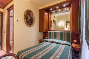 Postel nebo postele na pokoji v ubytování Raeli Hotel Luce