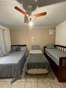 Postel nebo postele na pokoji v ubytování Suites Lorena