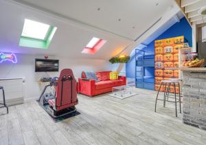 TV a/nebo společenská místnost v ubytování Loft Premium - Rétro Gaming & Cinéma - Centre Melun