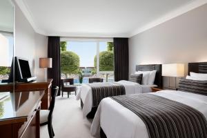 Postel nebo postele na pokoji v ubytování Hotel President Wilson, a Luxury Collection Hotel, Geneva