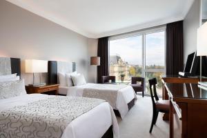 Postel nebo postele na pokoji v ubytování Hotel President Wilson, a Luxury Collection Hotel, Geneva