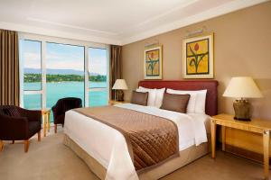 Postel nebo postele na pokoji v ubytování Hotel President Wilson, a Luxury Collection Hotel, Geneva