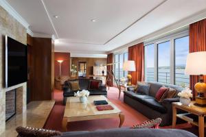 Posezení v ubytování Hotel President Wilson, a Luxury Collection Hotel, Geneva