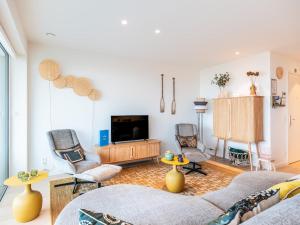 TV a/nebo společenská místnost v ubytování Apartment in Koksijde with Stunning Sea Views